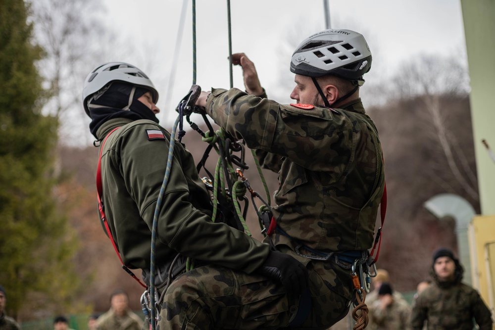 US Polish soldiers train together to increase interoperability