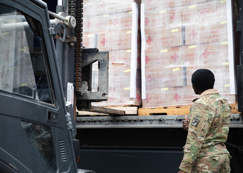 Paratroopers assist USAID with delivery of humanitarian assistance items