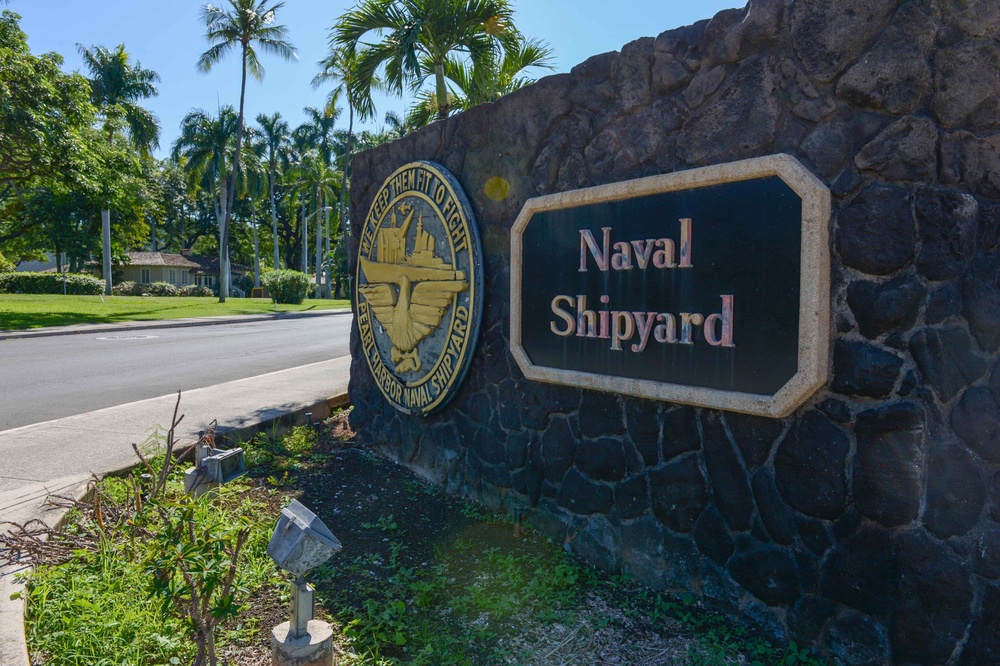 Naval Shipyard Community Sign (Zone C3)