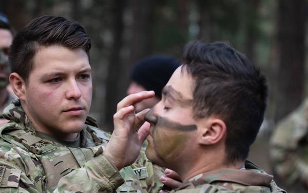 US Paratroopers / Polish soldiers train together to increase interoperability