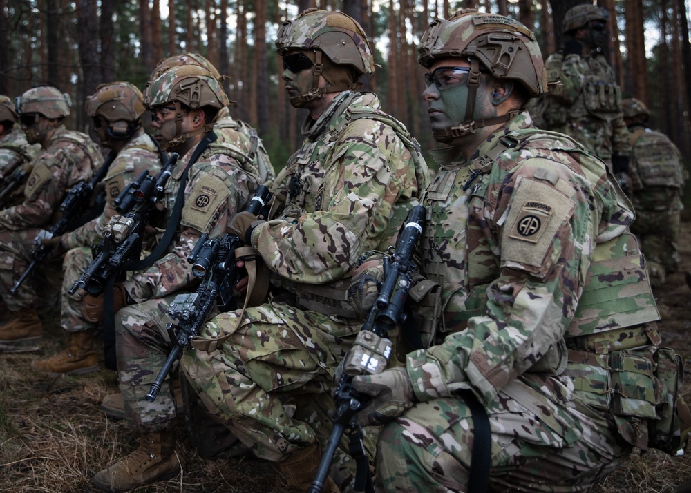 US Paratroopers / Polish soldiers train together to increase interoperability