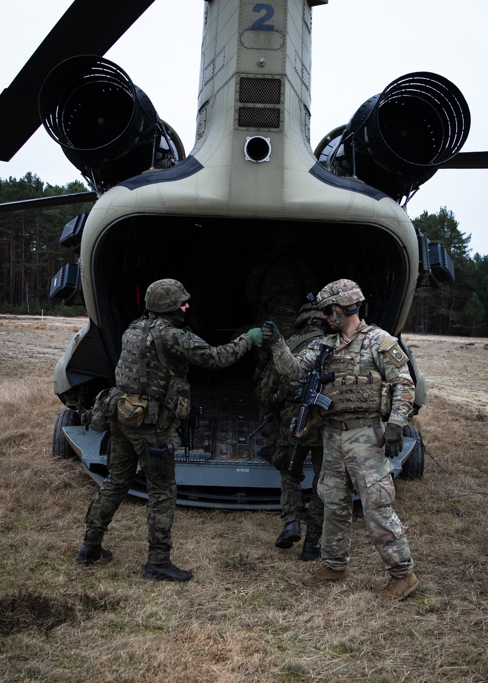 US Paratroopers / Polish soldiers train together to increase interoperability