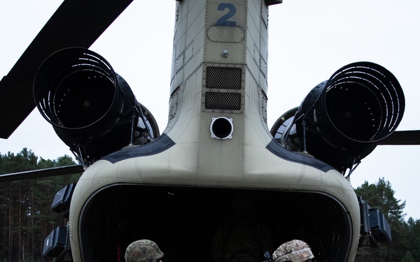 US Paratroopers / Polish soldiers train together to increase interoperability