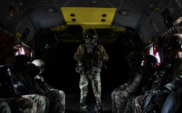 US Paratroopers / Polish soldiers train together to increase interoperability