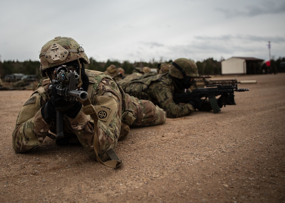 US Paratroopers / Polish soldiers train together to increase interoperability