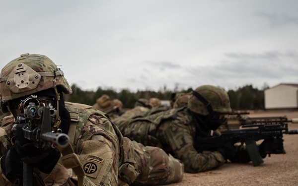 US Paratroopers / Polish soldiers train together to increase interoperability