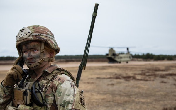 US Paratroopers / Polish soldiers train together to increase interoperability