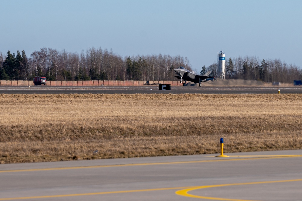 U.S. F-35s forward deploy to NATO’s eastern flank