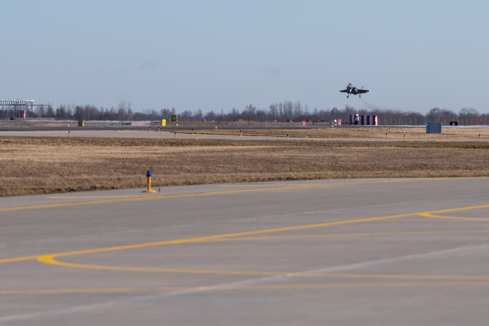 U.S. F-35s forward deploy to NATO’s eastern flank