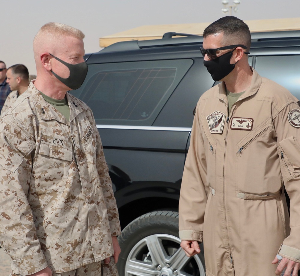 COMUSMARCENT visits VMFA-115