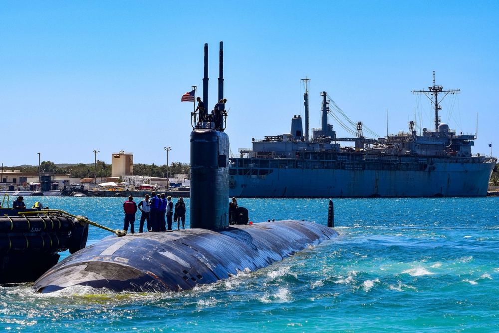 USS Asheville (SSN 758) prepares to depart Guam for routine deployment