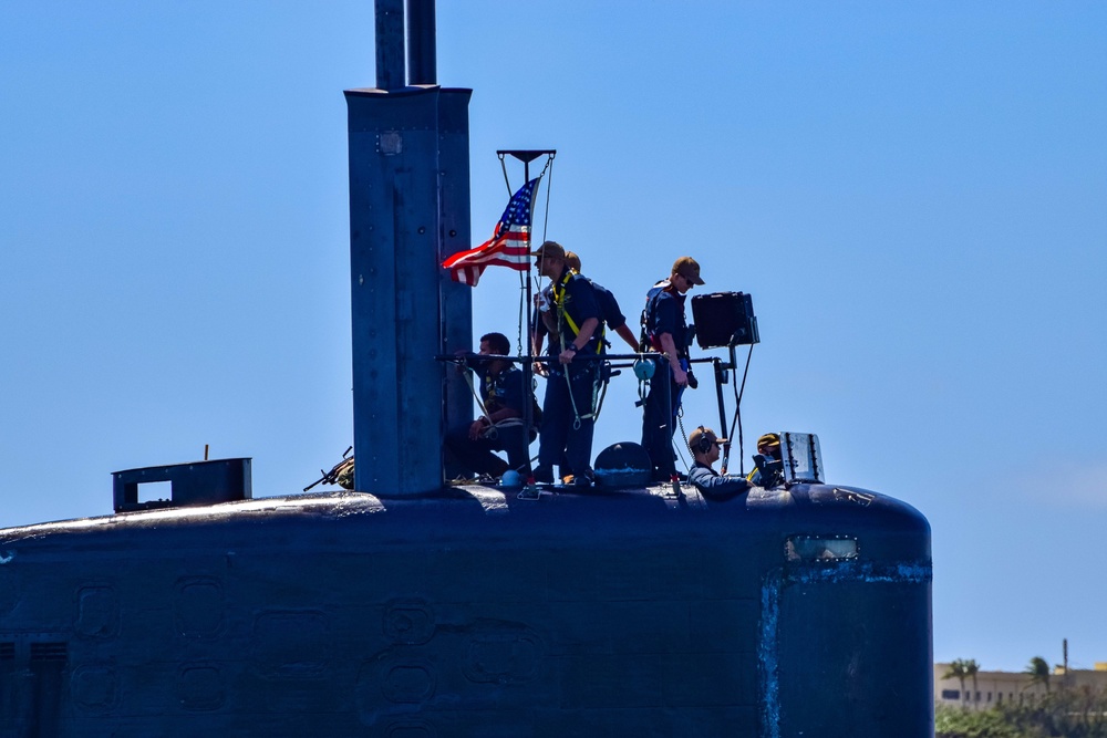 Sailors on USS Asheville (SSN 758) prepare for routine deployment