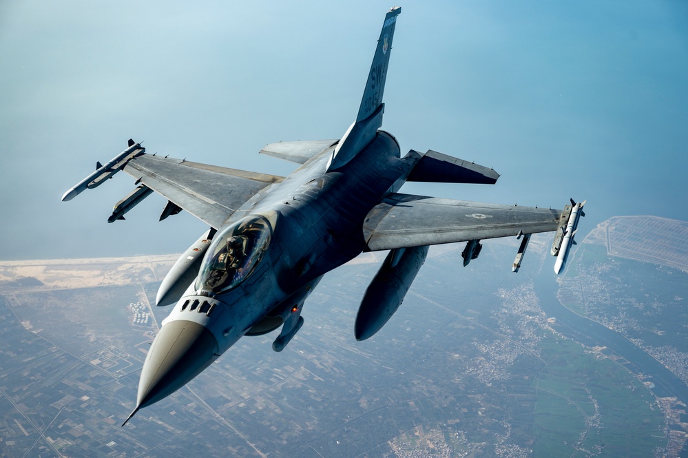 340th EARS fuels up F-16s