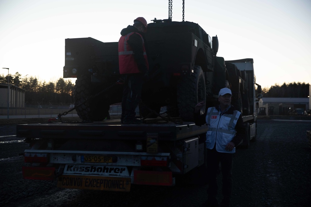 Soldiers assigned to 624th Movement Control Team monitor the download of equipment at Grafenwoehr Training Area