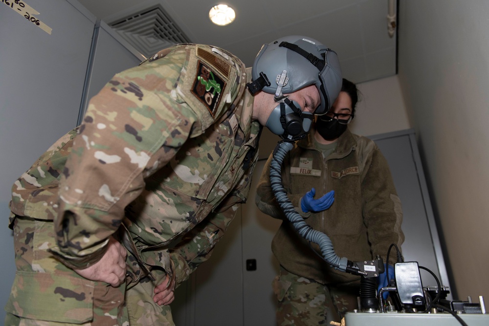 501st CSW commander gets familiar with B-52 mission