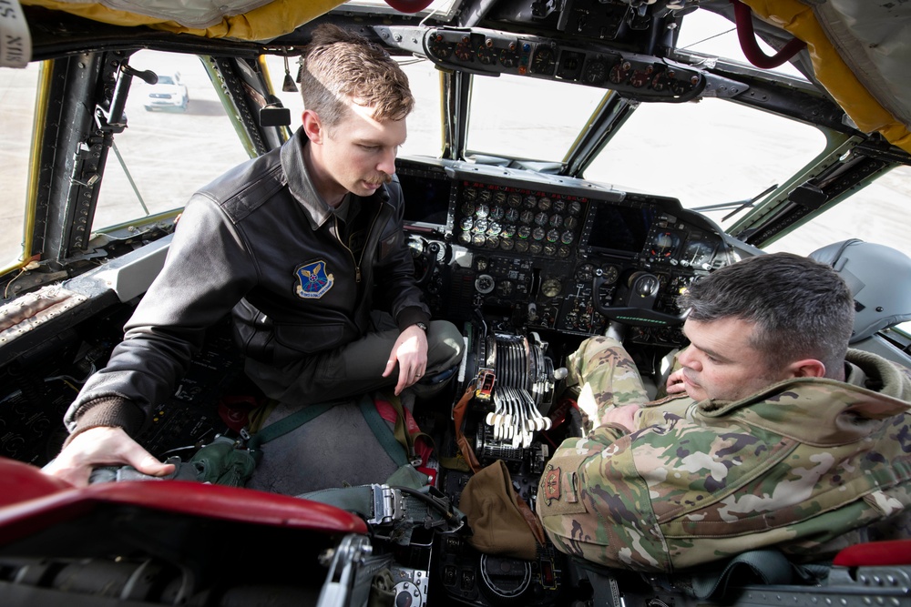 501st CSW commander gets familiar with B-52 mission