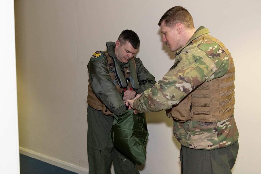 501st CSW commander gets familiar with B-52 mission