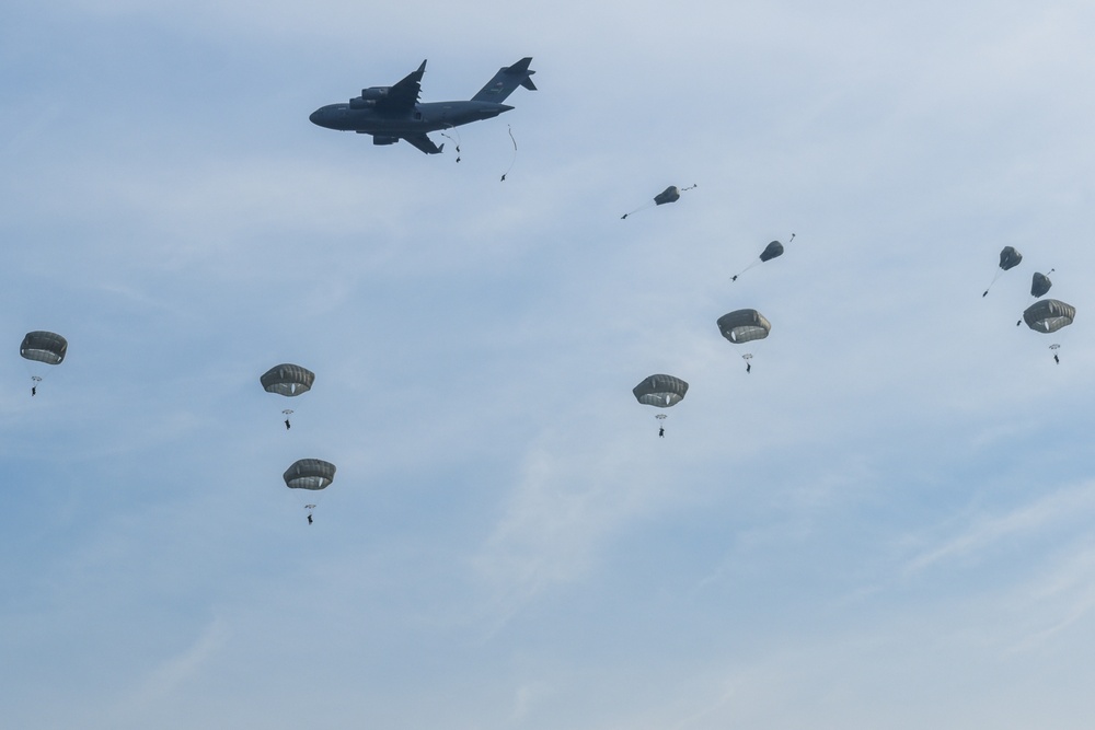 Spartans and Thai Paratroopers Jump into Cobra Gold 22