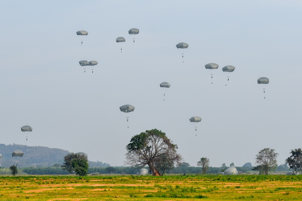 Spartans and Thai Paratroopers Jump into Cobra Gold 22