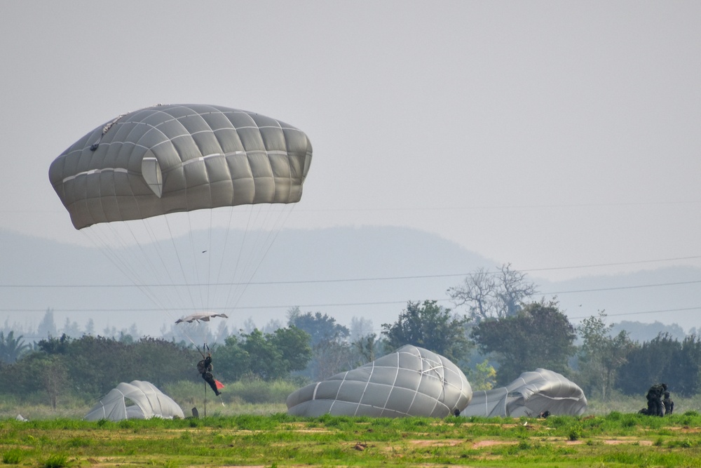 Spartans and Thai Paratroopers Jump into Cobra Gold 22