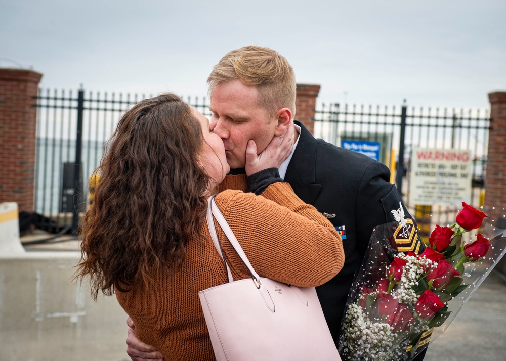 USS Washington Returns from Deployment