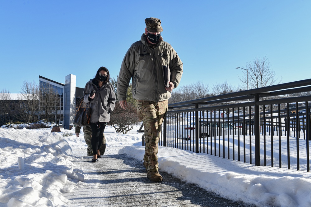 910th hosts AFRC director of staff