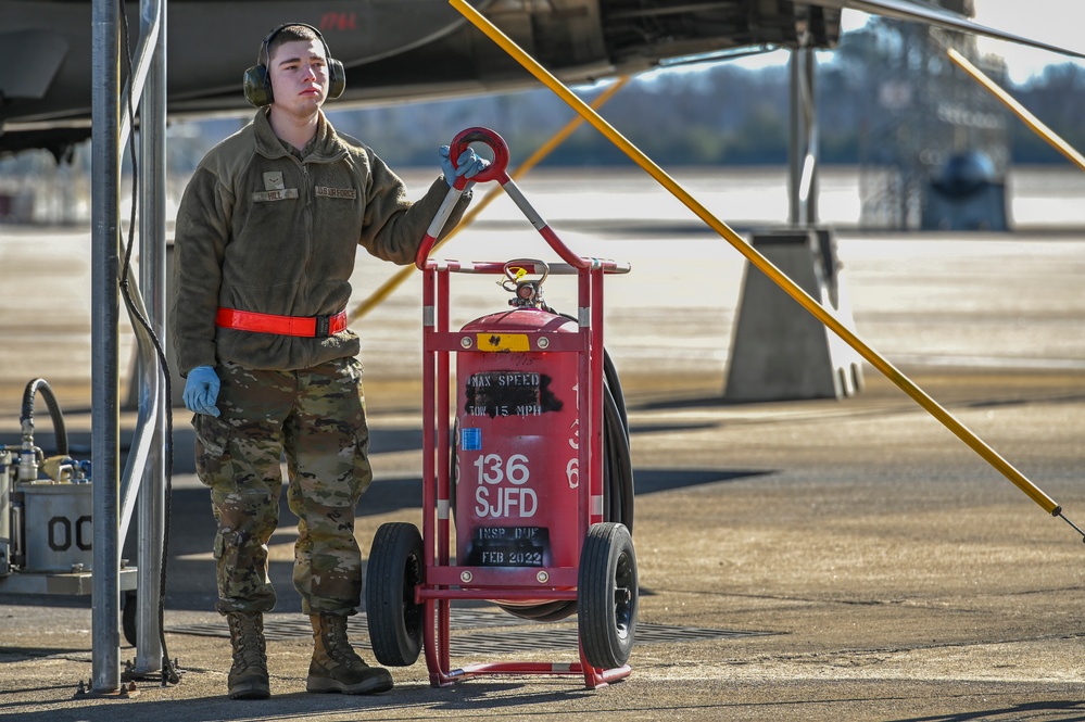 333 FGS: Flightline maintenance