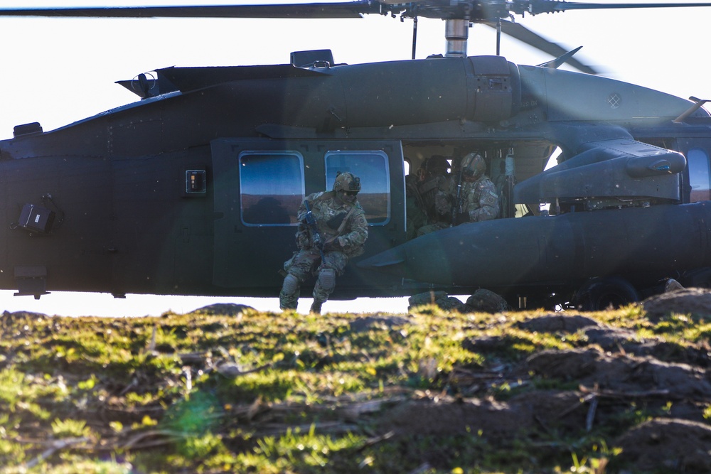 82nd Airborne Division conducts cold load training with Polish Allies