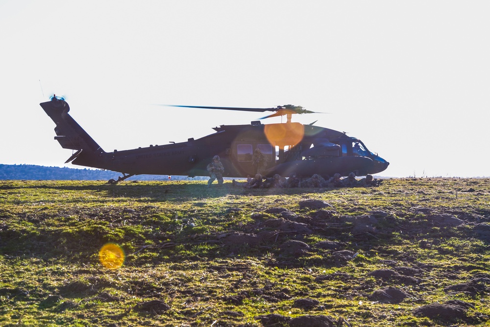 82nd Airborne Division conducts cold load training with Polish Allies