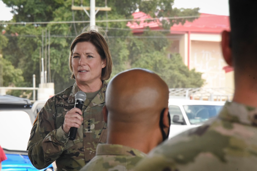 USSOUTHCOM Commander visits Soto Cano Air Base