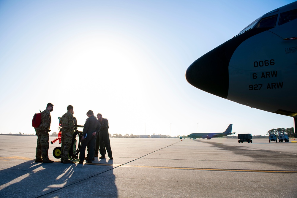 DVIDS - Images - 91st ARS Refuel USAF Thunderbirds [Image 1 Of 8]