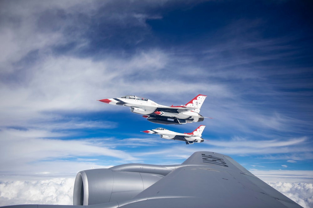 91st ARS refuel USAF Thunderbirds