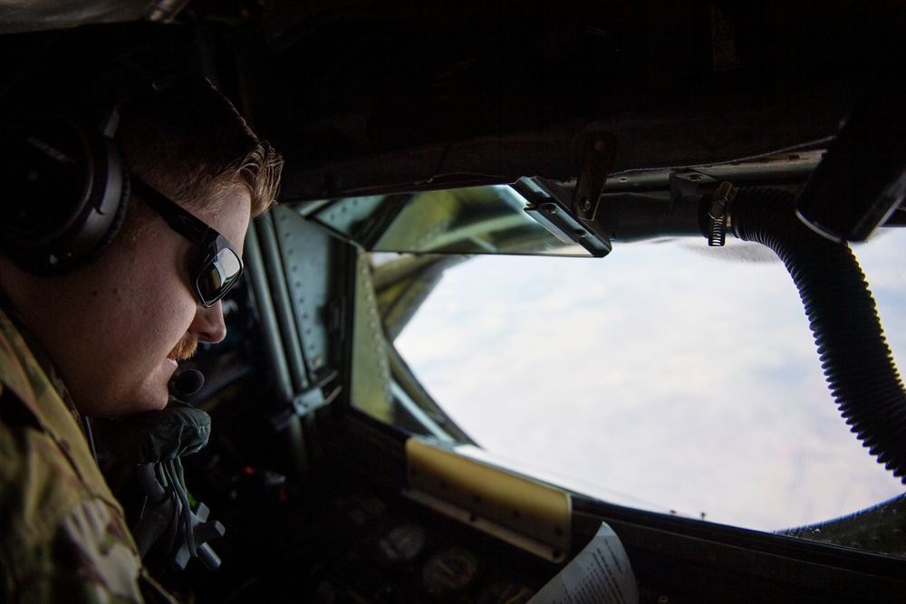 91st ARS refuel USAF Thunderbirds