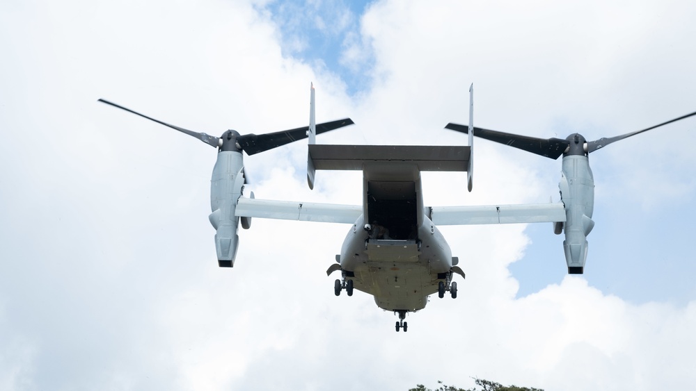 MV-22B Osprey lands at Tripler