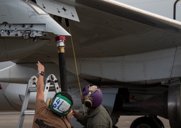 MWSS-174 Performs a Refueling of a U.S. Navy P-8 Poseidon Aircraft