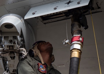 MWSS-174 Performs a Refueling of a U.S. Navy P-8 Poseidon Aircraft