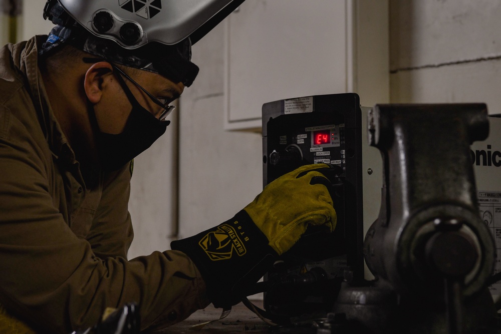 Chief Hull Maintenance Technician Teaches Welding Class