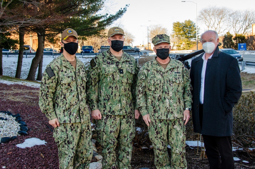 Chief of Naval Operations Visits the Naval Submarine School