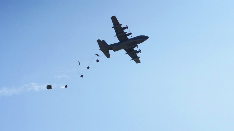 U.S., Thai combat controllers direct airdrops during CG22