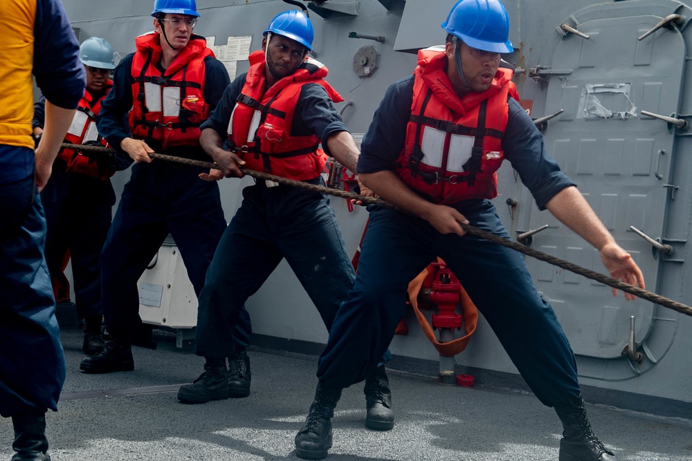 Spruance conducts RAS with USNS John Ericsson