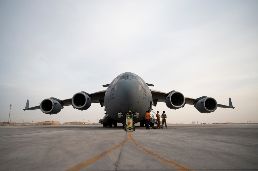 C-17 moves cargo within USCENTCOM AOR