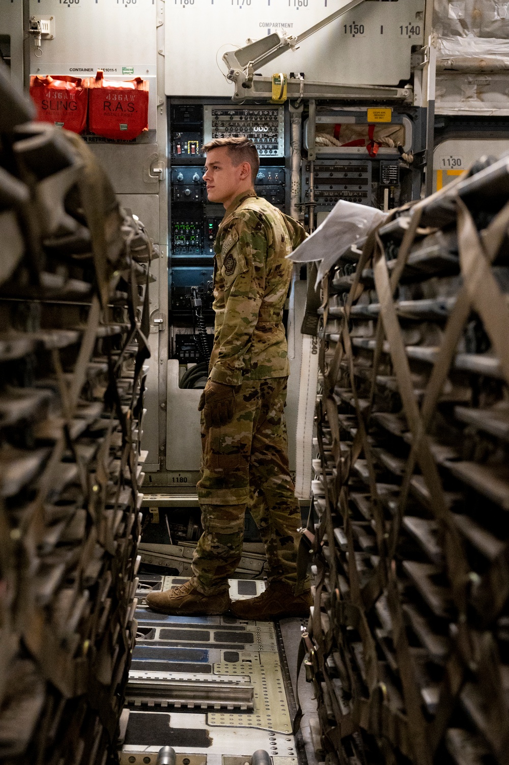 C-17 moves cargo within USCENTCOM AOR