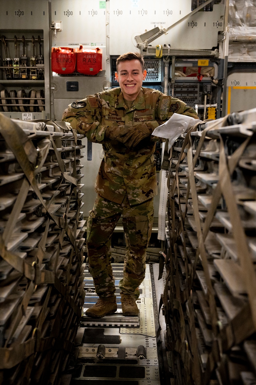 C-17 moves cargo within USCENTCOM AOR