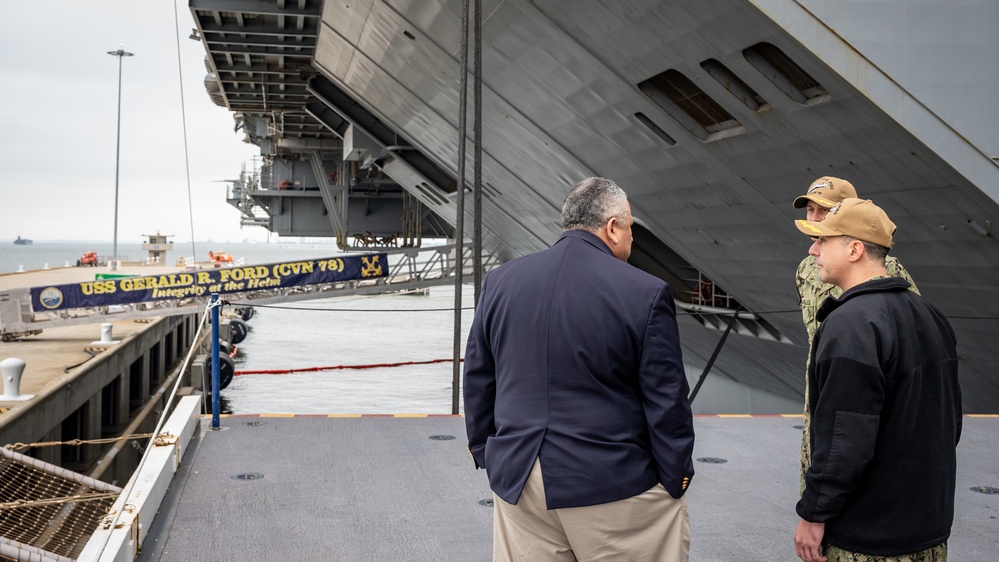 SECNAV visits Norfolk