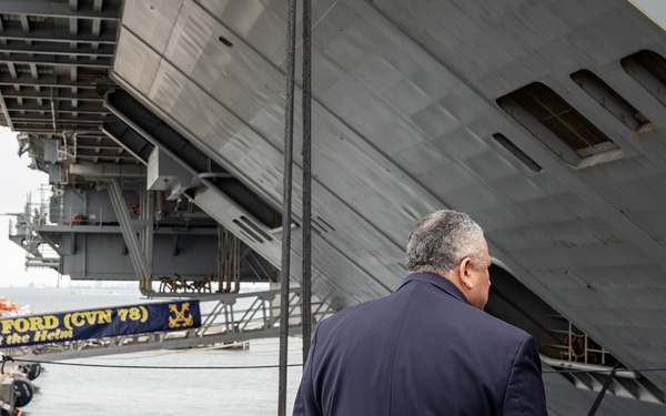 SECNAV visits Norfolk