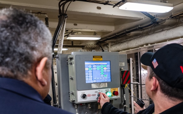 SECNAV visits Norfolk
