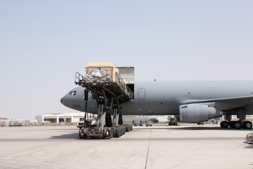 KC-10 Cargo Load Operations