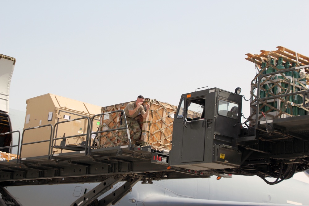 KC-10 Cargo Load Operations