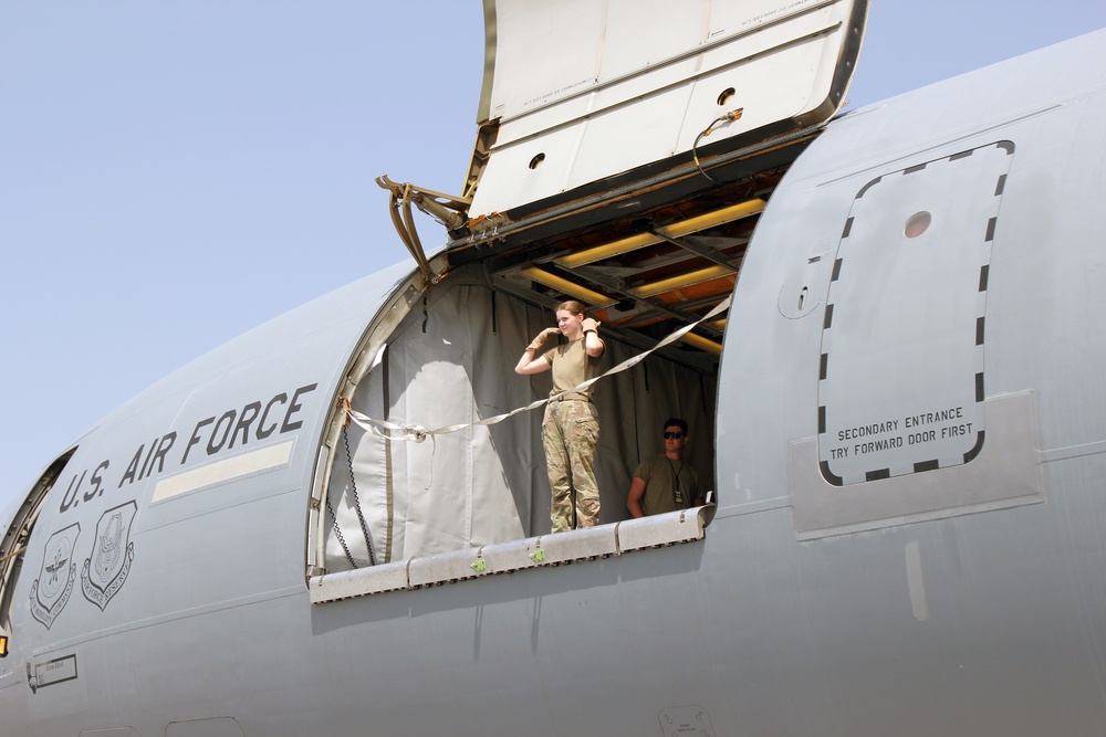 KC-10 Cargo Load Operations