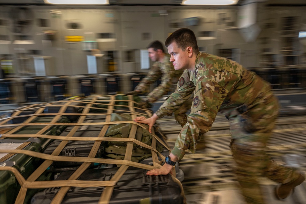 U.S. C-17 delivers additional Airmen, cargo to Estonia